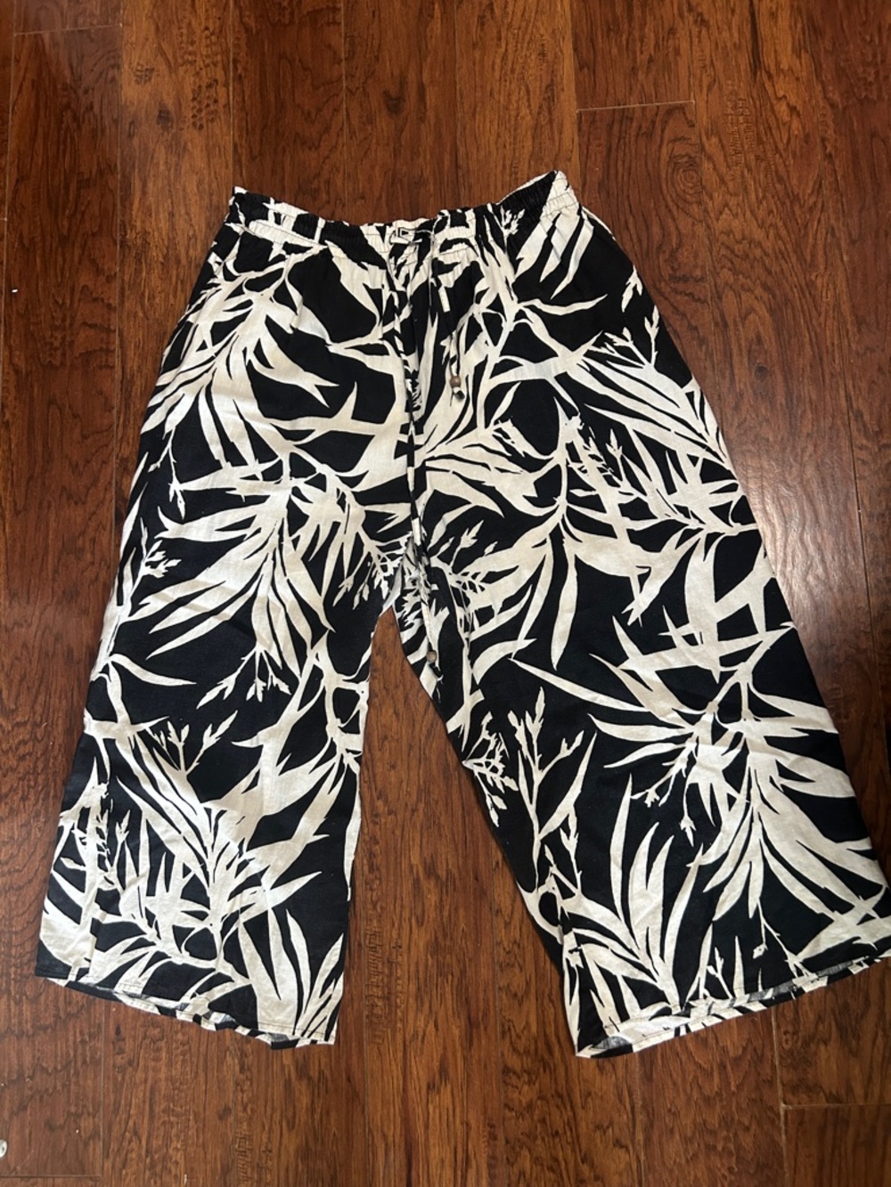 Black and White Tropical-Print Linen/Rayon Blend Wide Leg Crop Pants Size 2x